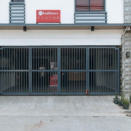 Reddoorz Near Christ The King Medical Center Hotel Las Piñas Eksteriør billede