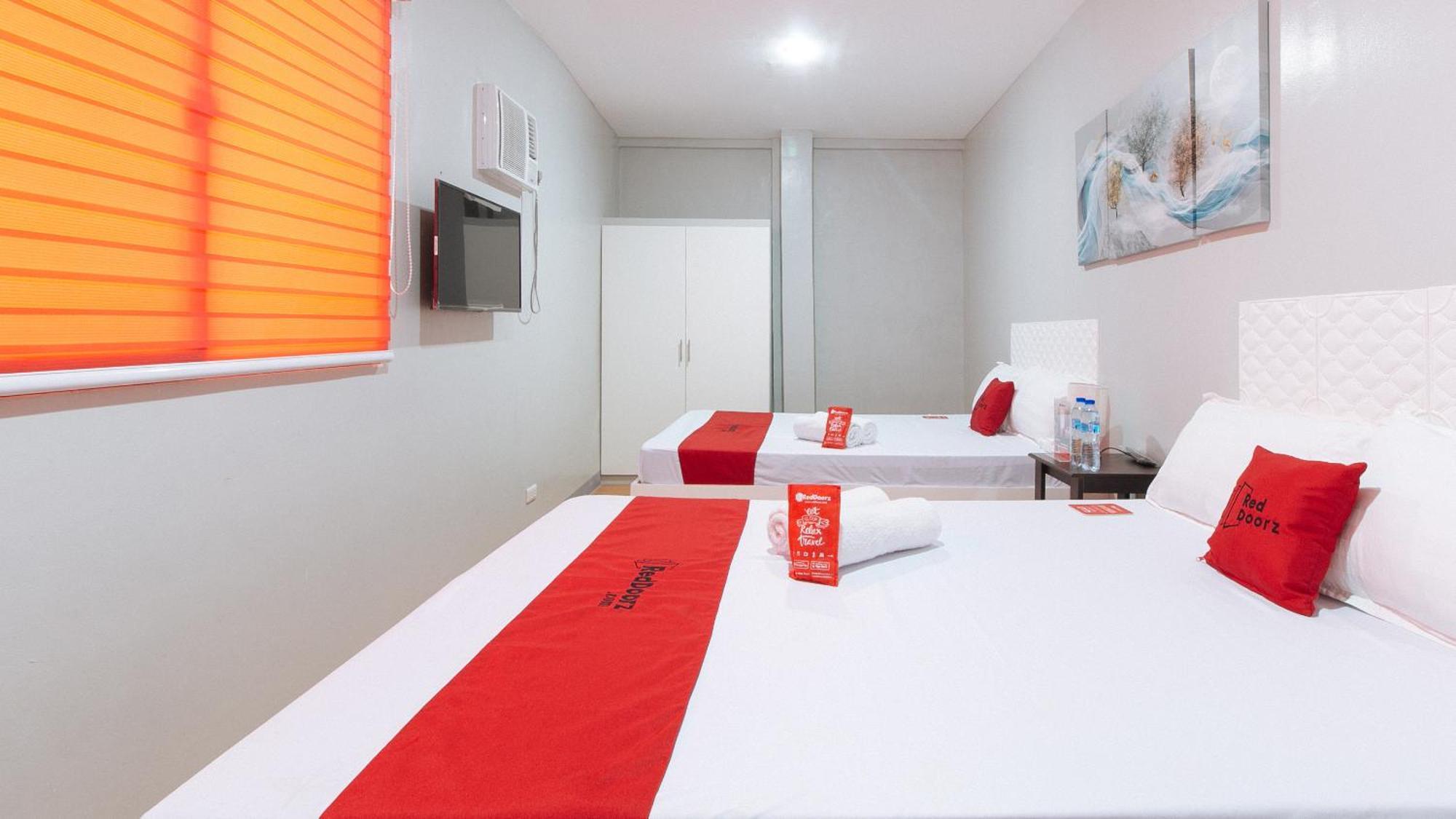 Reddoorz Near Christ The King Medical Center Hotel Las Piñas Eksteriør billede