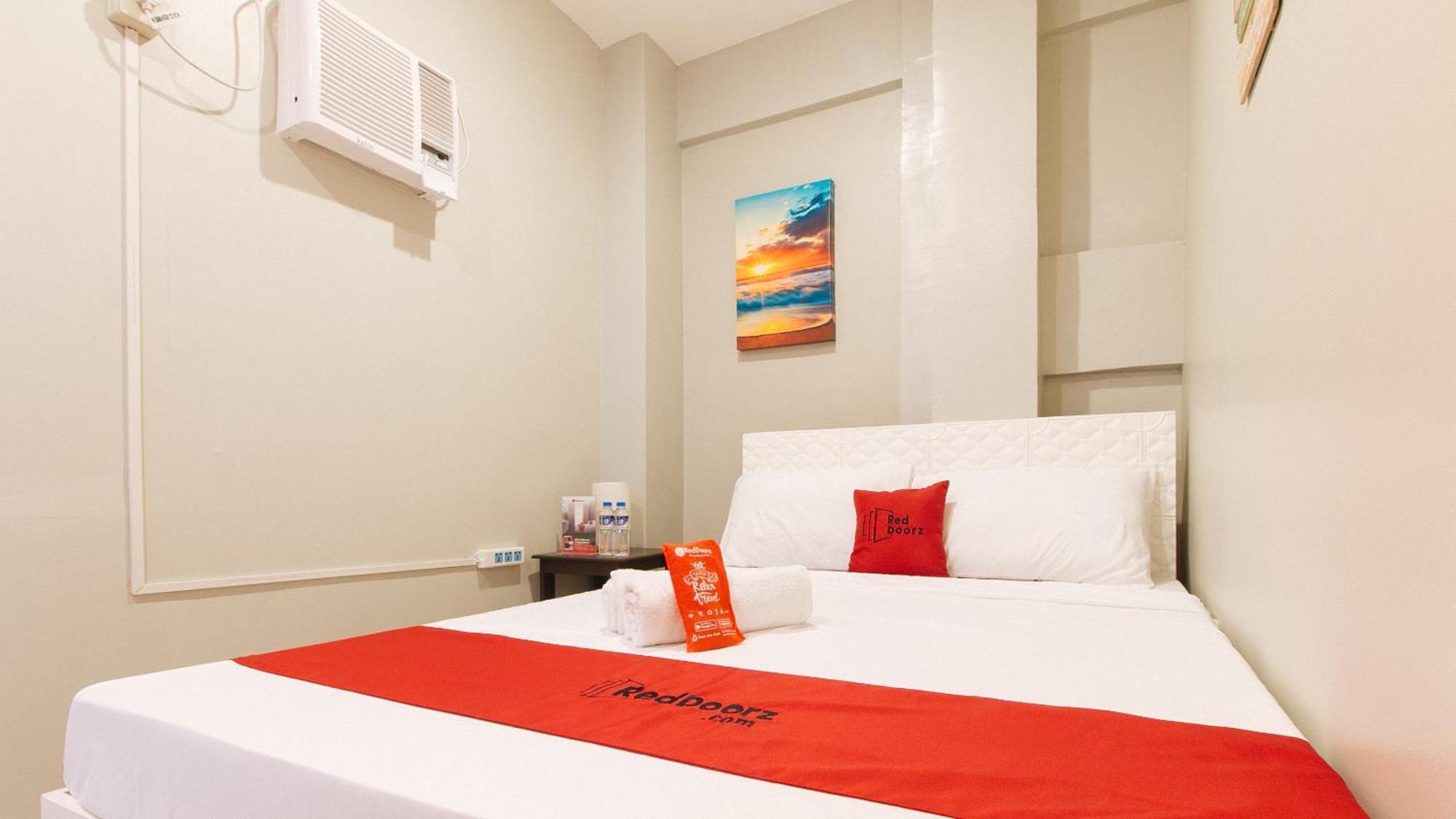 Reddoorz Near Christ The King Medical Center Hotel Las Piñas Eksteriør billede