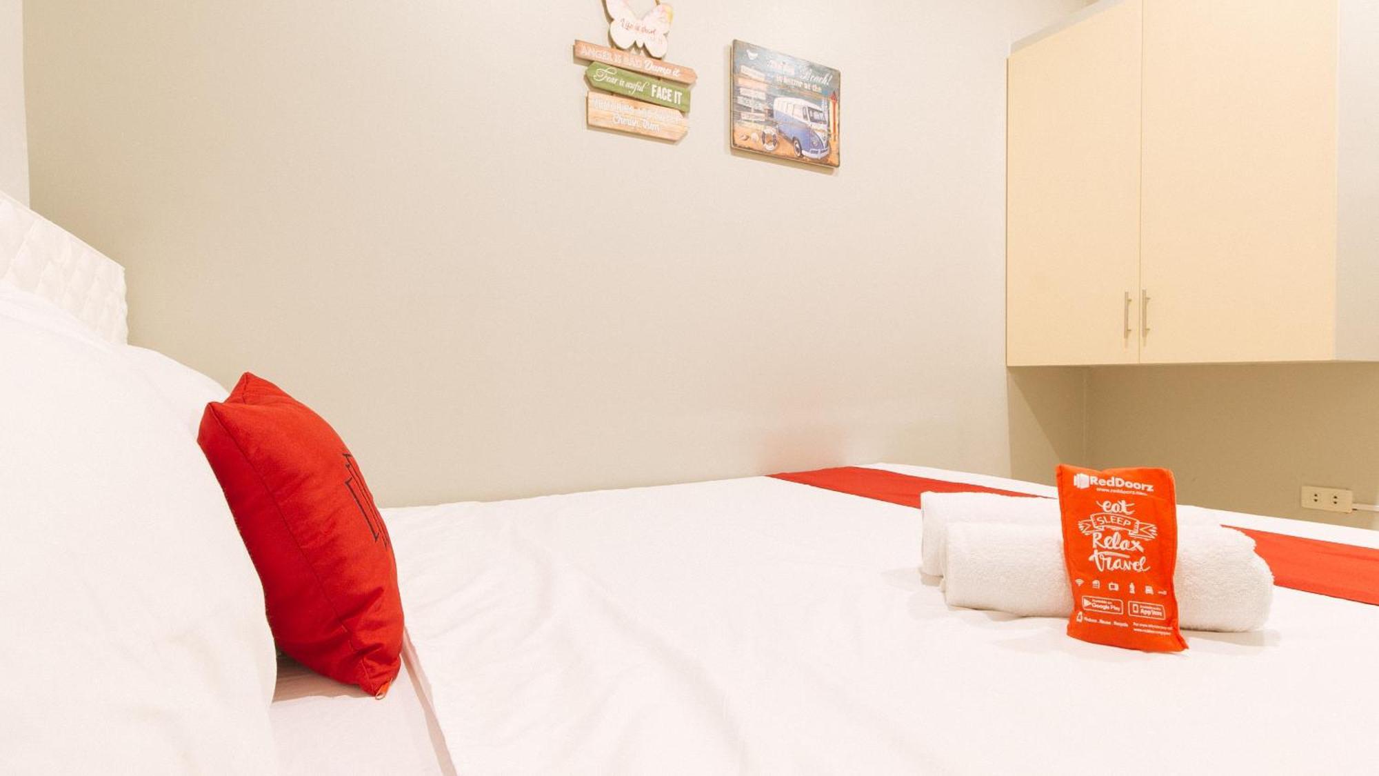 Reddoorz Near Christ The King Medical Center Hotel Las Piñas Eksteriør billede