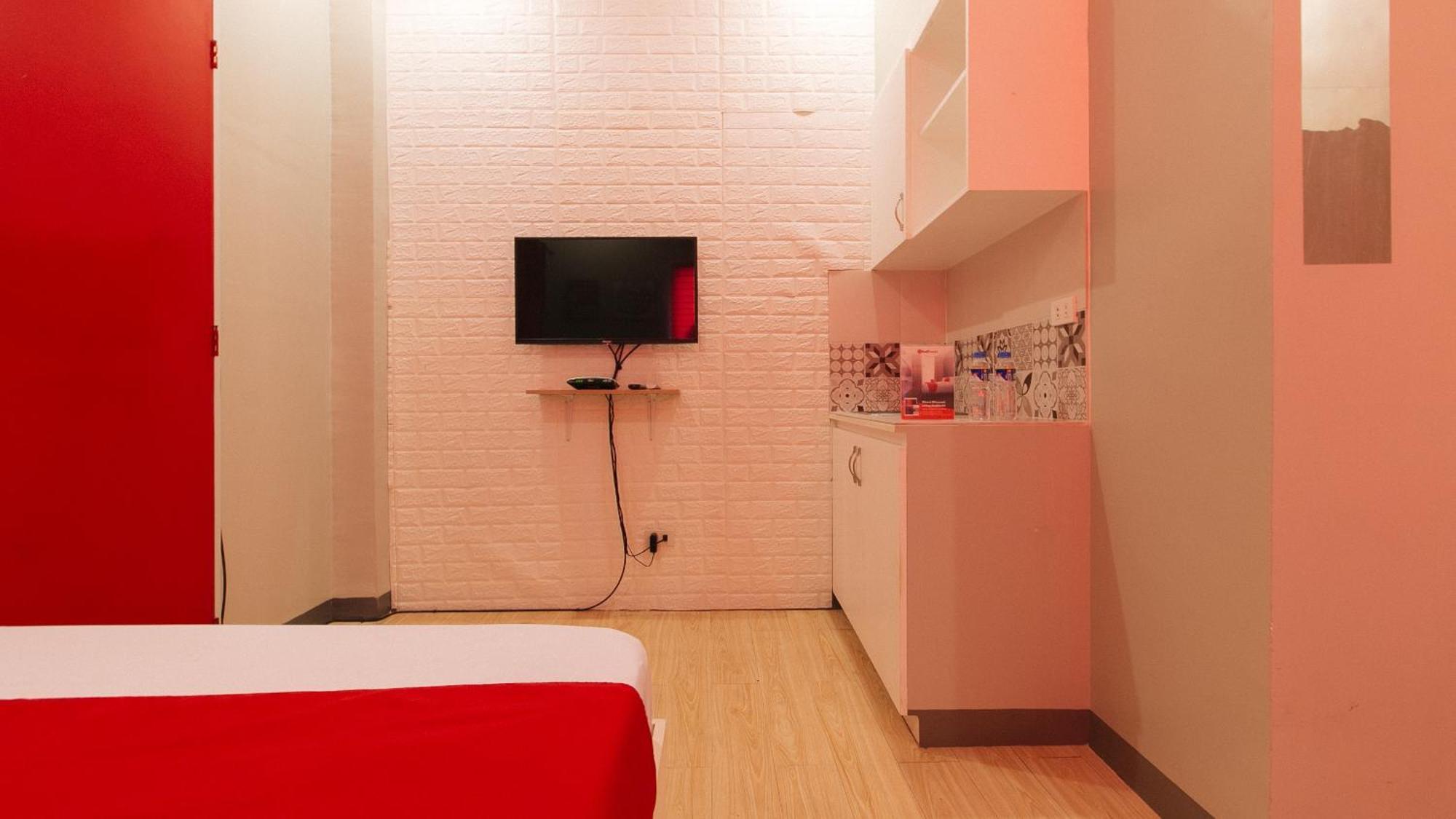 Reddoorz Near Christ The King Medical Center Hotel Las Piñas Eksteriør billede