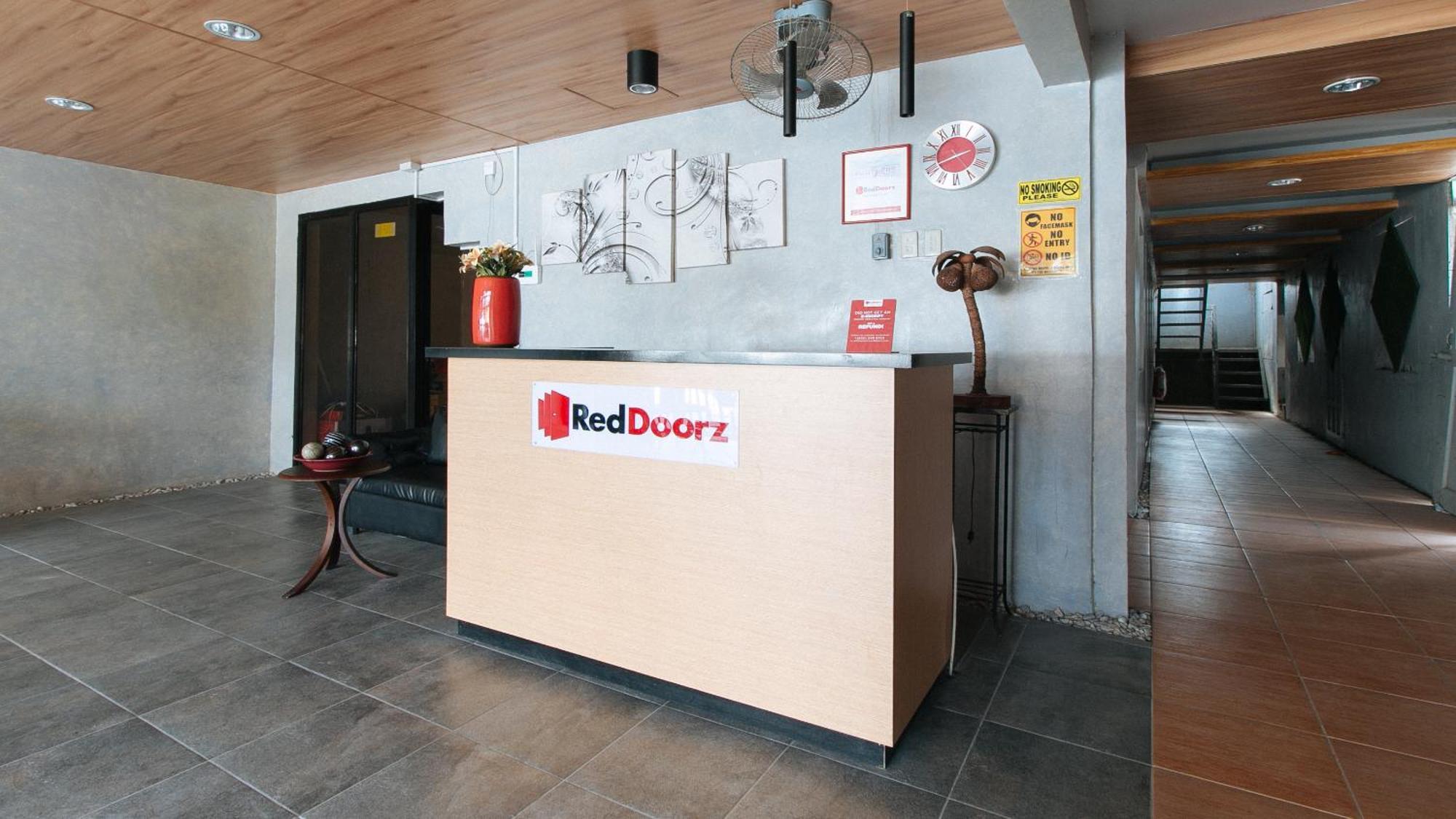 Reddoorz Near Christ The King Medical Center Hotel Las Piñas Eksteriør billede