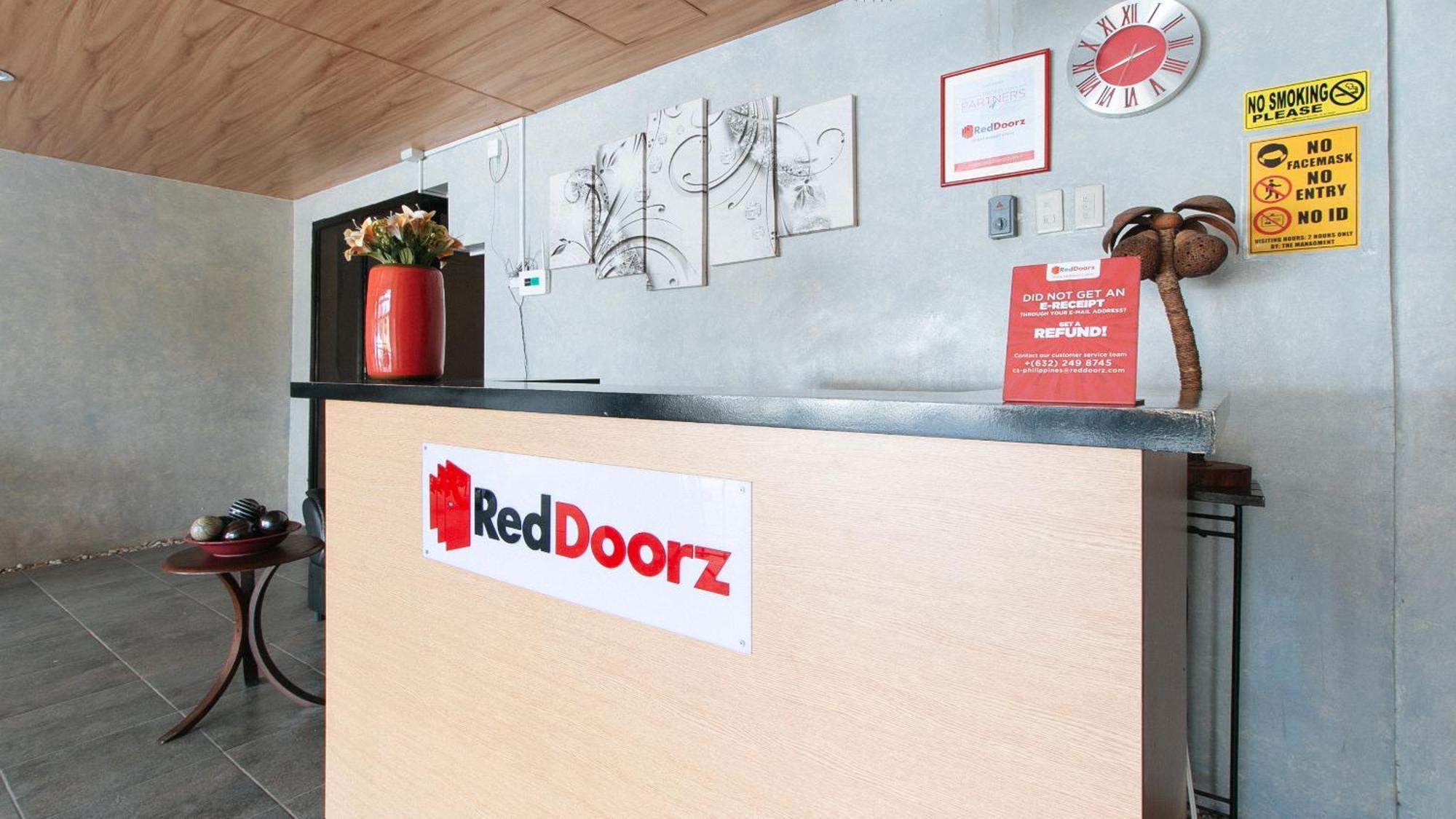 Reddoorz Near Christ The King Medical Center Hotel Las Piñas Eksteriør billede